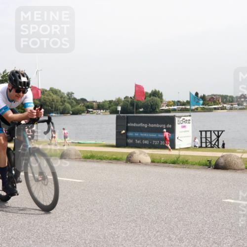 21.06.2025 - 27. Vierlanden-Triathlon H.Heesch http://msf.ph/oto/7997424 15.06.2025 11:32:42 Radfahren 716 meine-sportfotos.de