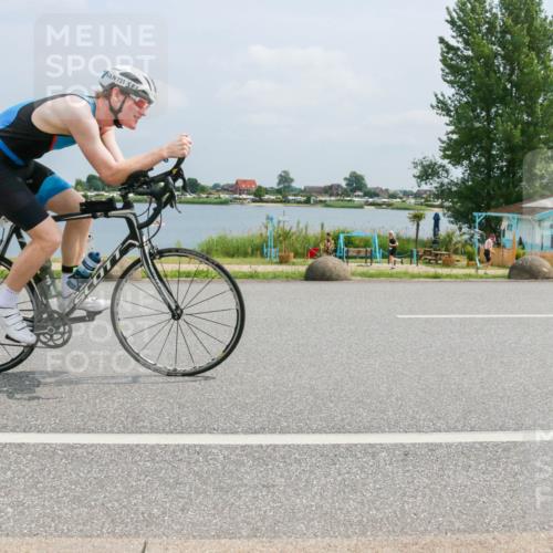 21.06.2025 - 27. Vierlanden-Triathlon H.Heesch http://msf.ph/oto/7997436 15.06.2025 12:26:11 Radfahren 731, 846 meine-sportfotos.de