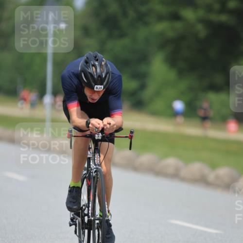 21.06.2025 - 27. Vierlanden-Triathlon H.Heesch http://msf.ph/oto/7997456 15.06.2025 12:25:08 Radfahren 801, 835 meine-sportfotos.de