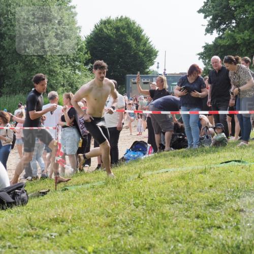 15.06.2025 - 27. Vierlanden-Triathlon KatJ http://msf.ph/oto/7997458 15.06.2025 09:55:53 Schwimmen 273, 280, 283, 300, 303, 308, 322, 331, 338 meine-sportfotos.de