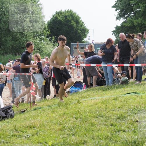 15.06.2025 - 27. Vierlanden-Triathlon KatJ http://msf.ph/oto/7997472 15.06.2025 09:55:53 Schwimmen 273, 280, 283, 300, 303, 308, 322, 331, 338 meine-sportfotos.de