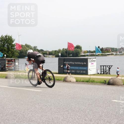 21.06.2025 - 27. Vierlanden-Triathlon H.Heesch http://msf.ph/oto/7997479 15.06.2025 11:32:52 Radfahren 718, 771 meine-sportfotos.de