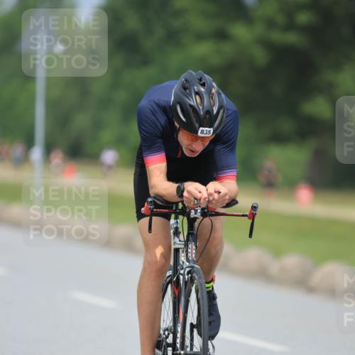 21.06.2025 - 27. Vierlanden-Triathlon H.Heesch http://msf.ph/oto/7997484 15.06.2025 12:25:09 Radfahren 801, 835 meine-sportfotos.de