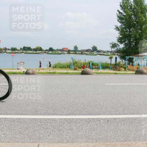 21.06.2025 - 27. Vierlanden-Triathlon H.Heesch http://msf.ph/oto/7997485 15.06.2025 12:26:14 Radfahren 731, 846 meine-sportfotos.de