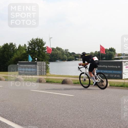15.06.2025 - 27. Vierlanden-Triathlon H.Heesch http://msf.ph/oto/7997492 15.06.2025 09:37:35 Radfahren 16, 25, 133, 207 meine-sportfotos.de