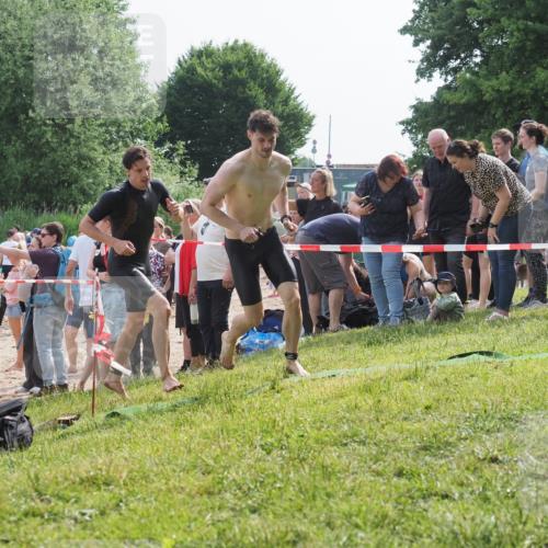 15.06.2025 - 27. Vierlanden-Triathlon KatJ http://msf.ph/oto/7997495 15.06.2025 09:55:53 Schwimmen 273, 280, 283, 300, 303, 308, 322, 331, 338 meine-sportfotos.de