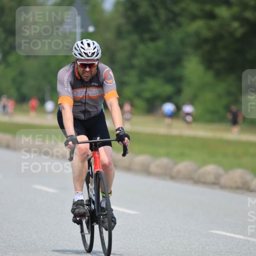 21.06.2025 - 27. Vierlanden-Triathlon H.Heesch http://msf.ph/oto/7997498 15.06.2025 12:25:15 Radfahren 801 meine-sportfotos.de