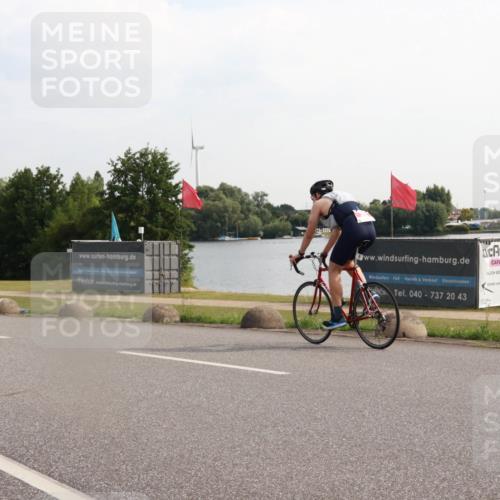 15.06.2025 - 27. Vierlanden-Triathlon H.Heesch http://msf.ph/oto/7997503 15.06.2025 09:37:38 Radfahren 16, 25, 133, 207 meine-sportfotos.de