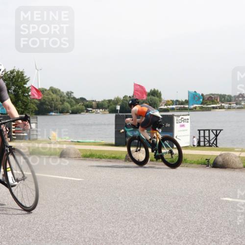 21.06.2025 - 27. Vierlanden-Triathlon H.Heesch http://msf.ph/oto/7997507 15.06.2025 11:32:57 Radfahren 718, 744, 771 meine-sportfotos.de