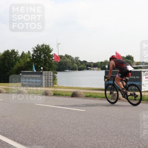 15.06.2025 - 27. Vierlanden-Triathlon H.Heesch http://msf.ph/oto/7997510 15.06.2025 09:37:42 Radfahren 32, 133, 157 meine-sportfotos.de