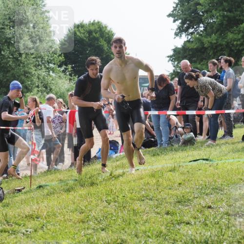 15.06.2025 - 27. Vierlanden-Triathlon KatJ http://msf.ph/oto/7997514 15.06.2025 09:55:54 Schwimmen 273, 280, 283, 300, 303, 308, 322, 331, 338 meine-sportfotos.de
