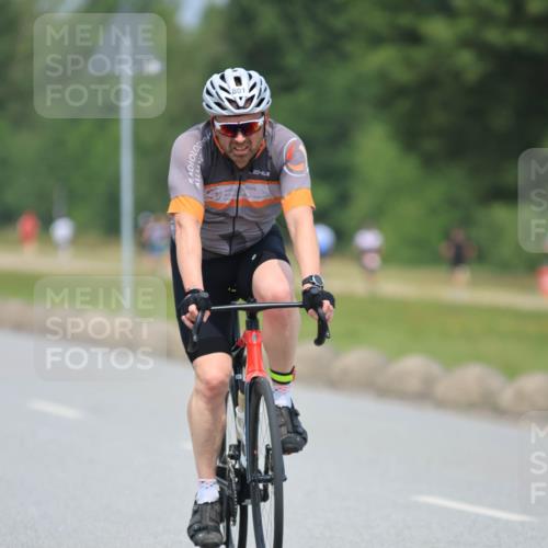 21.06.2025 - 27. Vierlanden-Triathlon H.Heesch http://msf.ph/oto/7997521 15.06.2025 12:25:15 Radfahren 801 meine-sportfotos.de