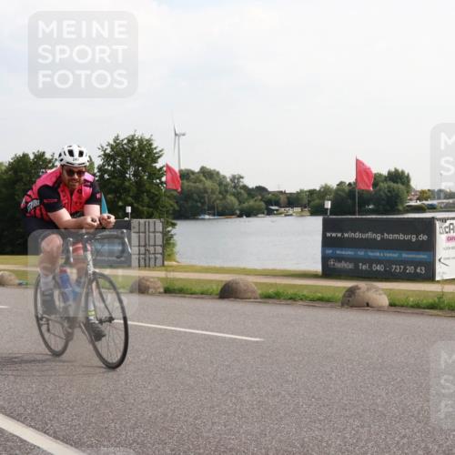 15.06.2025 - 27. Vierlanden-Triathlon H.Heesch http://msf.ph/oto/7997523 15.06.2025 09:37:57 Radfahren 241 meine-sportfotos.de