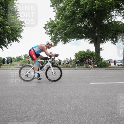15.06.2025 - 7 Türme Triathlon Yannick Fuchs http://msf.ph/oto/7997541 15.06.2025 13:50:42 Radfahren 326, 389, 911, 1096 meine-sportfotos.de