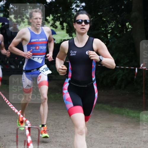 21.06.2025 - 27. Vierlanden-Triathlon Lena Gebhardt http://msf.ph/oto/7997543 15.06.2025 13:55:23 Laufen 12 meine-sportfotos.de
