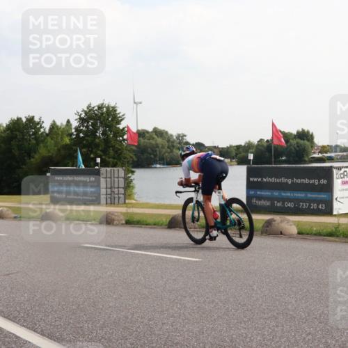 15.06.2025 - 27. Vierlanden-Triathlon H.Heesch http://msf.ph/oto/7997545 15.06.2025 09:38:01 Radfahren 225, 241 meine-sportfotos.de
