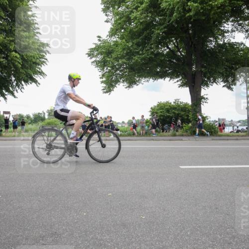 15.06.2025 - 7 Türme Triathlon Yannick Fuchs http://msf.ph/oto/7997553 15.06.2025 13:50:44 Radfahren 326, 389, 911, 1096 meine-sportfotos.de