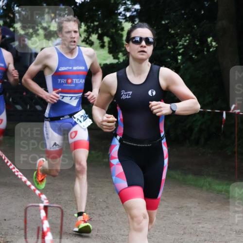 21.06.2025 - 27. Vierlanden-Triathlon Lena Gebhardt http://msf.ph/oto/7997561 15.06.2025 13:55:24 Laufen 12 meine-sportfotos.de