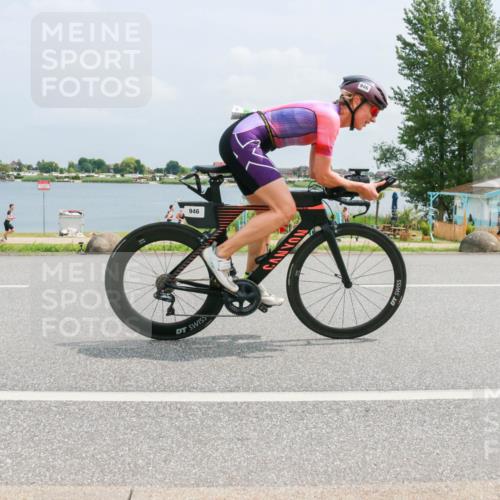 21.06.2025 - 27. Vierlanden-Triathlon H.Heesch http://msf.ph/oto/7997586 15.06.2025 12:26:38 Radfahren 663, 946 meine-sportfotos.de