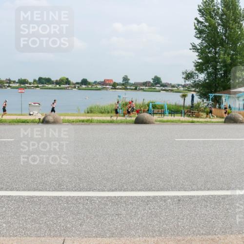 21.06.2025 - 27. Vierlanden-Triathlon H.Heesch http://msf.ph/oto/7997605 15.06.2025 12:26:39 Radfahren 663, 946 meine-sportfotos.de