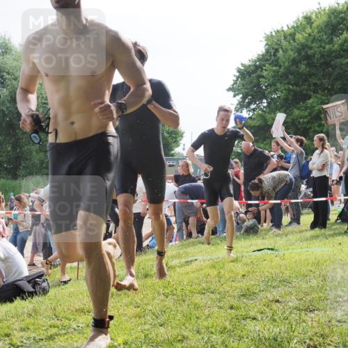 15.06.2025 - 27. Vierlanden-Triathlon KatJ http://msf.ph/oto/7997618 15.06.2025 09:55:55 Schwimmen 280, 283, 300, 303, 308, 310, 322, 331, 338 meine-sportfotos.de