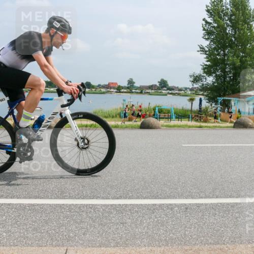 21.06.2025 - 27. Vierlanden-Triathlon H.Heesch http://msf.ph/oto/7997620 15.06.2025 12:26:40 Radfahren 663, 946 meine-sportfotos.de