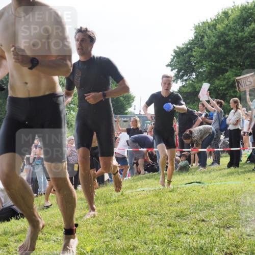 15.06.2025 - 27. Vierlanden-Triathlon KatJ http://msf.ph/oto/7997622 15.06.2025 09:55:55 Schwimmen 280, 283, 300, 303, 308, 310, 322, 331, 338 meine-sportfotos.de