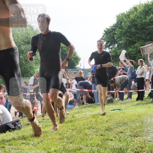 15.06.2025 - 27. Vierlanden-Triathlon KatJ http://msf.ph/oto/7997628 15.06.2025 09:55:56 Schwimmen 280, 283, 300, 303, 308, 310, 312, 322, 331, 338 meine-sportfotos.de