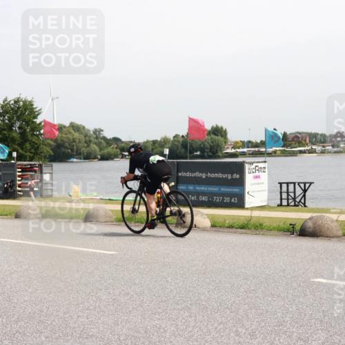 21.06.2025 - 27. Vierlanden-Triathlon H.Heesch http://msf.ph/oto/7997636 15.06.2025 11:33:17 Radfahren 914, 950 meine-sportfotos.de