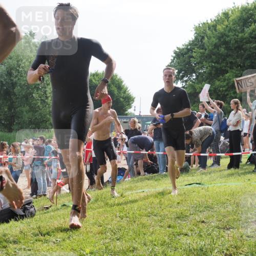 15.06.2025 - 27. Vierlanden-Triathlon KatJ http://msf.ph/oto/7997639 15.06.2025 09:55:56 Schwimmen 280, 283, 300, 303, 308, 310, 312, 322, 331, 338 meine-sportfotos.de