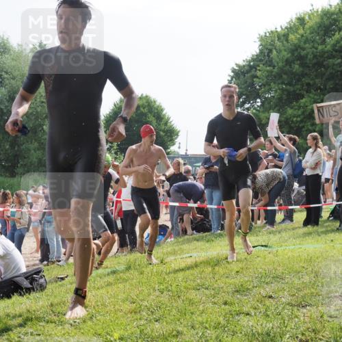 15.06.2025 - 27. Vierlanden-Triathlon KatJ http://msf.ph/oto/7997647 15.06.2025 09:55:56 Schwimmen 280, 283, 300, 303, 308, 310, 312, 322, 331, 338 meine-sportfotos.de