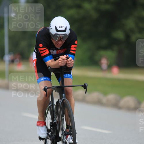 21.06.2025 - 27. Vierlanden-Triathlon H.Heesch http://msf.ph/oto/7997663 15.06.2025 12:25:31 Radfahren 717, 847 meine-sportfotos.de