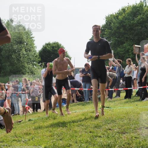 15.06.2025 - 27. Vierlanden-Triathlon KatJ http://msf.ph/oto/7997667 15.06.2025 09:55:56 Schwimmen 280, 283, 300, 303, 308, 310, 312, 322, 331, 338 meine-sportfotos.de