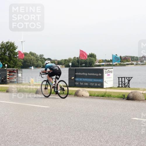 21.06.2025 - 27. Vierlanden-Triathlon H.Heesch http://msf.ph/oto/7997673 15.06.2025 11:33:36 Radfahren 157, 229 meine-sportfotos.de