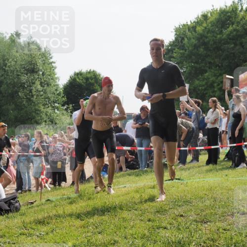 15.06.2025 - 27. Vierlanden-Triathlon KatJ http://msf.ph/oto/7997686 15.06.2025 09:55:56 Schwimmen 280, 283, 300, 303, 308, 310, 312, 322, 331, 338 meine-sportfotos.de