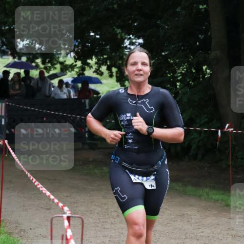 21.06.2025 - 27. Vierlanden-Triathlon Lena Gebhardt http://msf.ph/oto/7997689 15.06.2025 13:55:28 Laufen  meine-sportfotos.de