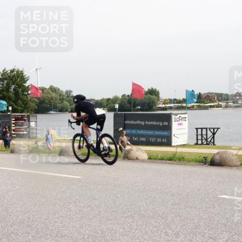 21.06.2025 - 27. Vierlanden-Triathlon H.Heesch http://msf.ph/oto/7997699 15.06.2025 11:33:47 Radfahren 150, 238 meine-sportfotos.de