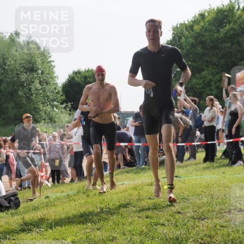 15.06.2025 - 27. Vierlanden-Triathlon KatJ http://msf.ph/oto/7997711 15.06.2025 09:55:57 Schwimmen 280, 283, 300, 303, 308, 310, 312, 322, 331, 338 meine-sportfotos.de