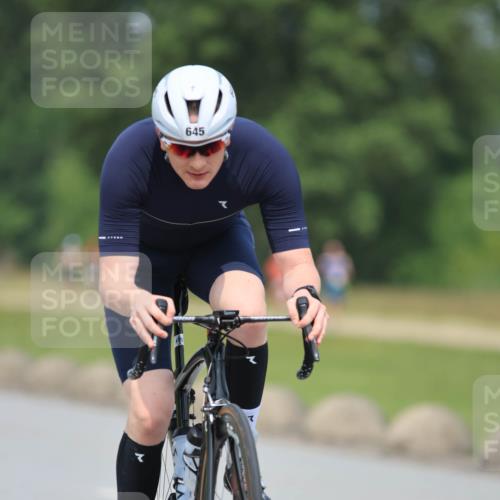 21.06.2025 - 27. Vierlanden-Triathlon H.Heesch http://msf.ph/oto/7997722 15.06.2025 12:25:45 Radfahren 645, 816, 981 meine-sportfotos.de