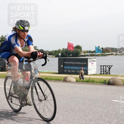 21.06.2025 - 27. Vierlanden-Triathlon H.Heesch http://msf.ph/oto/7997723 15.06.2025 11:33:49 Radfahren 150, 238, 661 meine-sportfotos.de