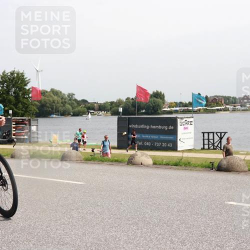 21.06.2025 - 27. Vierlanden-Triathlon H.Heesch http://msf.ph/oto/7997734 15.06.2025 11:33:52 Radfahren 238, 661, 692 meine-sportfotos.de