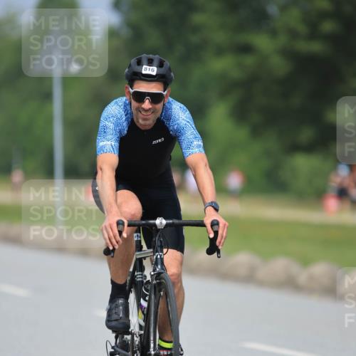 21.06.2025 - 27. Vierlanden-Triathlon H.Heesch http://msf.ph/oto/7997735 15.06.2025 12:25:52 Radfahren 816 meine-sportfotos.de