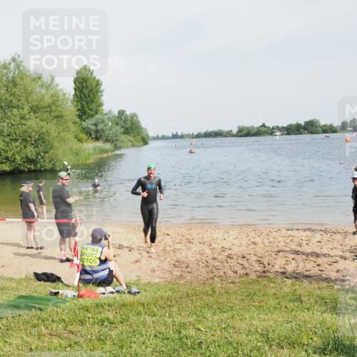 21.06.2025 - 27. Vierlanden-Triathlon MichiJ http://msf.ph/oto/7997744 15.06.2026 09:59:45 Schwimmen 266 meine-sportfotos.de