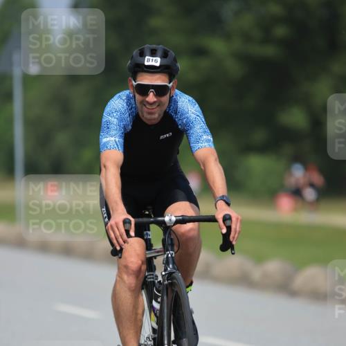 21.06.2025 - 27. Vierlanden-Triathlon H.Heesch http://msf.ph/oto/7997745 15.06.2025 12:25:52 Radfahren 816 meine-sportfotos.de