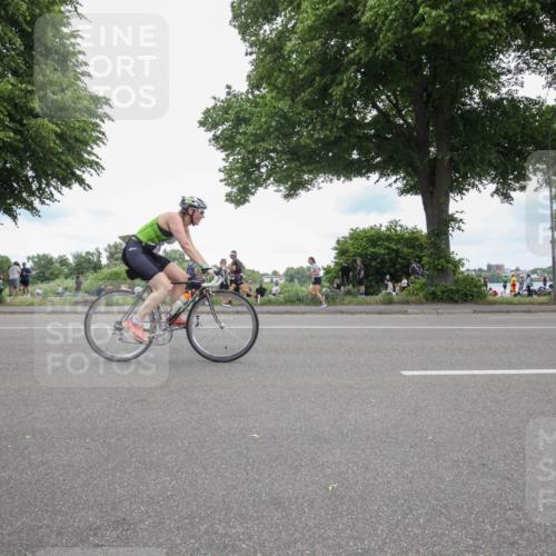 15.06.2025 - 7 Türme Triathlon Yannick Fuchs http://msf.ph/oto/7997761 15.06.2025 13:52:30 Radfahren 556, 729, 799, 1038 meine-sportfotos.de