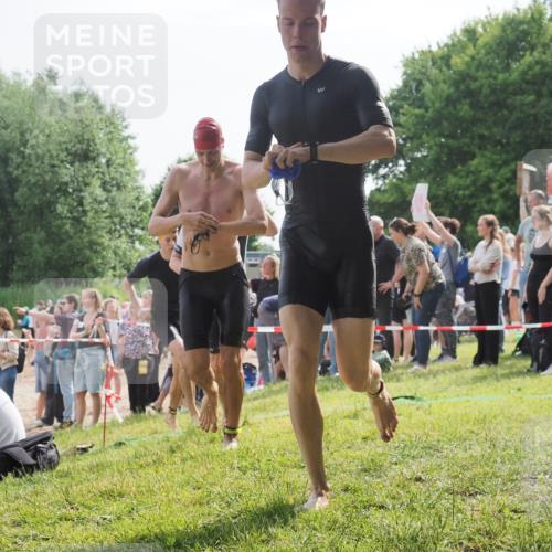 15.06.2025 - 27. Vierlanden-Triathlon KatJ http://msf.ph/oto/7997763 15.06.2025 09:55:57 Schwimmen 280, 283, 300, 303, 308, 310, 312, 322, 331, 338 meine-sportfotos.de