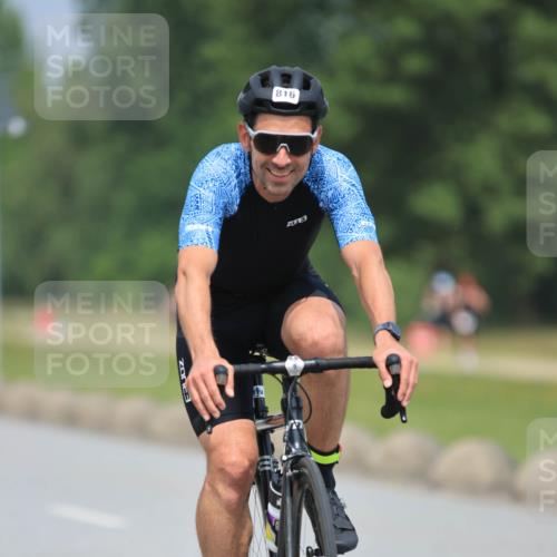 21.06.2025 - 27. Vierlanden-Triathlon H.Heesch http://msf.ph/oto/7997768 15.06.2025 12:25:53 Radfahren 816, 836 meine-sportfotos.de