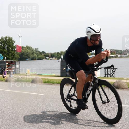 21.06.2025 - 27. Vierlanden-Triathlon H.Heesch http://msf.ph/oto/7997771 15.06.2025 11:34:04 Radfahren 221 meine-sportfotos.de