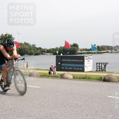 21.06.2025 - 27. Vierlanden-Triathlon H.Heesch http://msf.ph/oto/7997791 15.06.2025 11:34:10 Radfahren 654, 711 meine-sportfotos.de