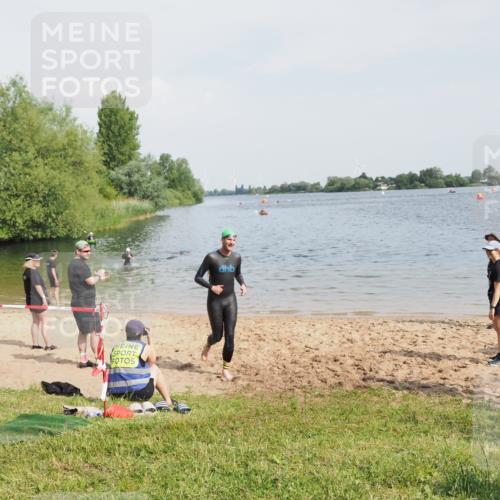 21.06.2025 - 27. Vierlanden-Triathlon MichiJ http://msf.ph/oto/7997809 15.06.2026 09:59:46 Schwimmen 266 meine-sportfotos.de